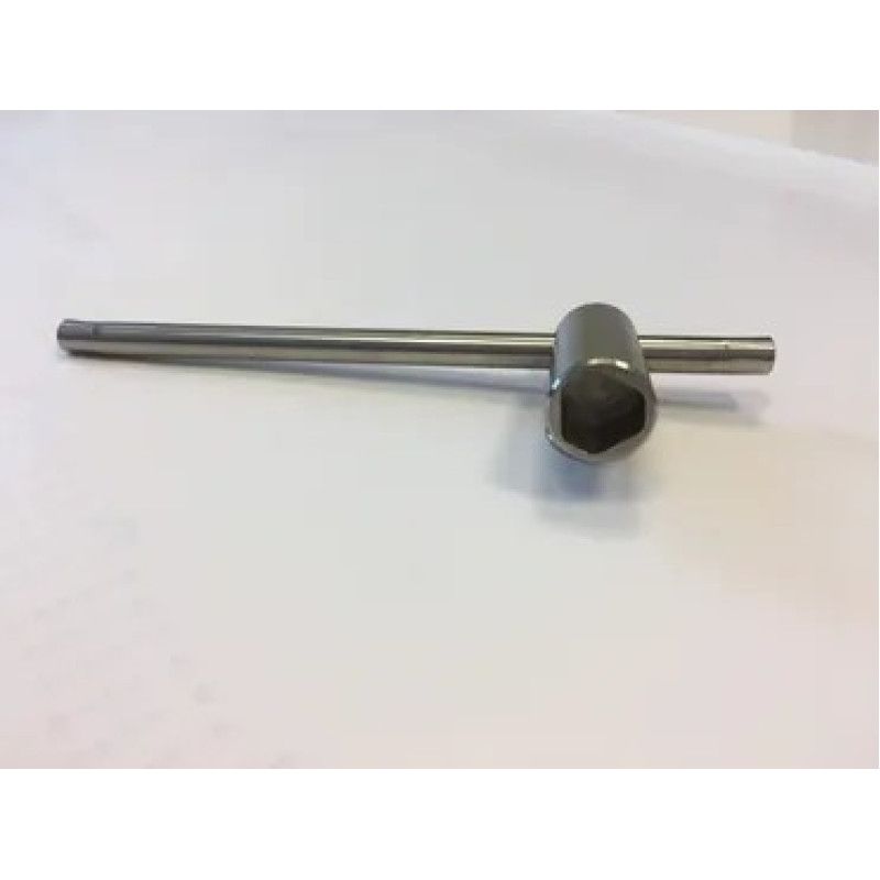 Ein Anti-Vandalismusschlüssel im Modell Hexagon aus silbernem Metall mit einem langen, geraden Griff und einer sechseckigen Öffnung an einem Ende.