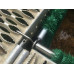 Detailansicht einer Grabmatte Typ Expander, Komplettset, mit grünen Borsten und einem Metallrahmen, der eine Verbindungselement zeigt.