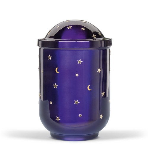Stahlurne in Kobalt Blau mit goldenen Motiven von Sonne, Mond und Sternen, runde Form mit gewölbtem Deckel, Gesamtansicht des Produkts.