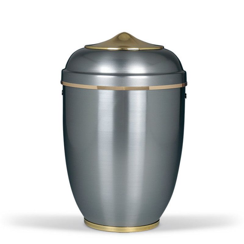 Stahlurne ZIHESTA in polierter Ausführung mit goldfarbenem Band an Haube und Fuß, in Gesamtansicht, ovaler Form und silberner Farbe.