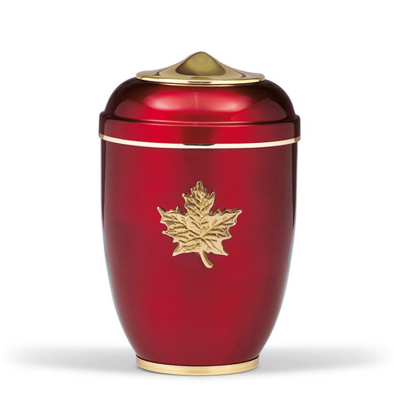 Die weinrote Stahlurne hat eine glänzende Oberfläche, ein goldfarbenes Ahornblatt sowie eine goldene Haube und einen Fuß, und zeigt eine Gesamtansicht des Objekts.