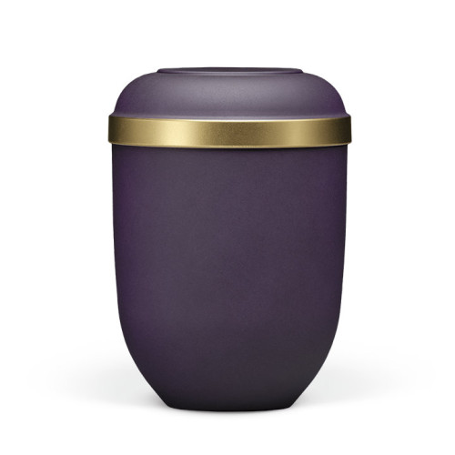 Die violette Naturstoffurne aus Velours hat eine runde Form und einen goldenen Rand, sichtbar in einer Gesamtansicht.