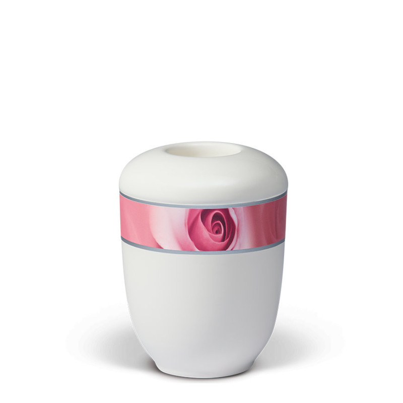 Keramikurne in cremeweiß mit einem dekorativen Band in Rosa, das eine Rosenblüte zeigt, und einem Teelichthalter an der Oberseite, Gesamtansicht.