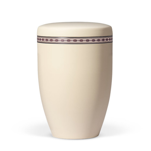 Naturstoffurne in Elfenbein-Beige mit einer dekorativen, dunkelbraunen Intarsien-Imitation am oberen Rand, in Gesamtansicht.