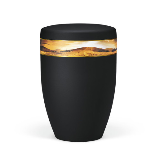 Naturstoffurne in anthrazitfarbener Velours-Optik mit einem dekorativen Band, das eine Landschaft im Sonnenuntergang zeigt, Gesamtansicht.