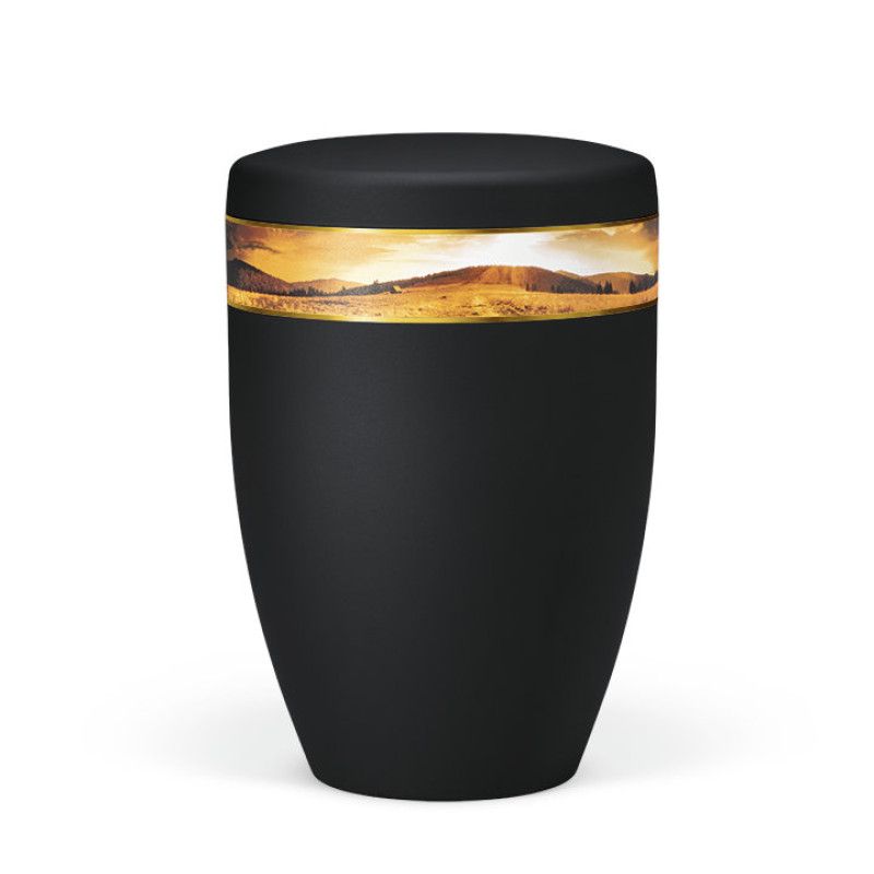 Naturstoffurne in anthrazitfarbener Velours-Optik mit einem dekorativen Band, das eine Landschaft im Sonnenuntergang zeigt, Gesamtansicht.