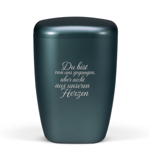 Naturstoffurne in Petrol mit abgerundetem Deckel und lasergravierter Inschrift "Du bist von uns gegangen, aber nicht aus unseren Herzen", Gesamtansicht.