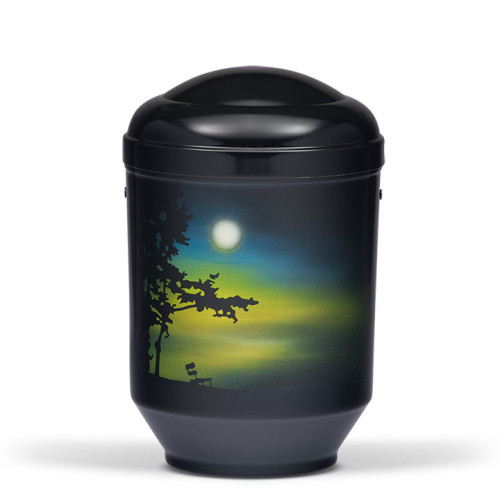 Schwarze Stahlurne mit Airbrush-Motiv einer Abendstimmung, zeigt einen Mond und eine Silhouette eines Baumes, in Gesamtansicht.