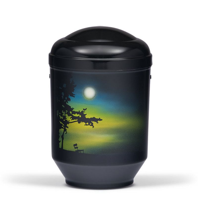 Schwarze Stahlurne mit Airbrush-Motiv einer Abendstimmung, zeigt einen Mond und eine Silhouette eines Baumes, in Gesamtansicht.