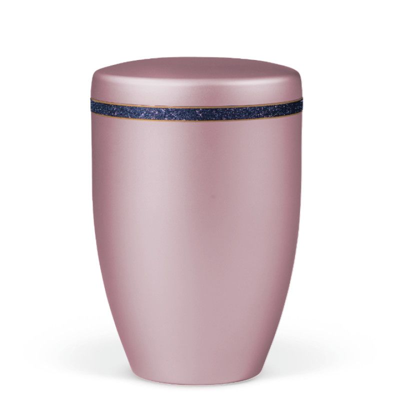 Naturstoffurne in Rosé mit einem schwarzen Glitzerband und Goldrand, zylindrische Form, Gesamtansicht.