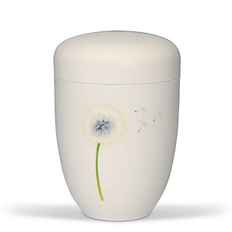 Eine cremeweiße Stahlurne mit einem Airbrush-Motiv einer Pusteblume und einigen fliegenden Samen, in Gesamtansicht dargestellt.