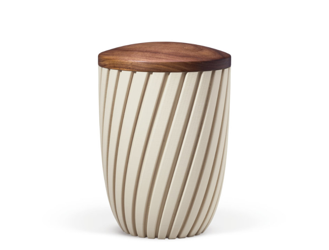 Naturstoffurne, Rillen 3D-Druck, Beige Velours, Holzdeckel Nussbaum