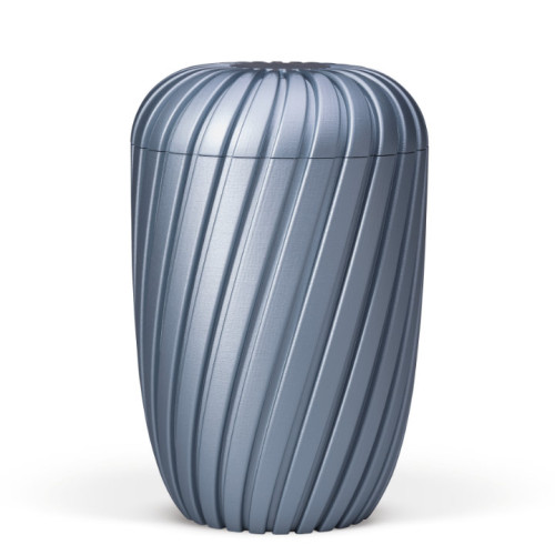 Naturstoffurne in Gletscherblau mit 3D-gedruckter Rillenstruktur, ovaler Form und abnehmbarem Deckel, Gesamtansicht.