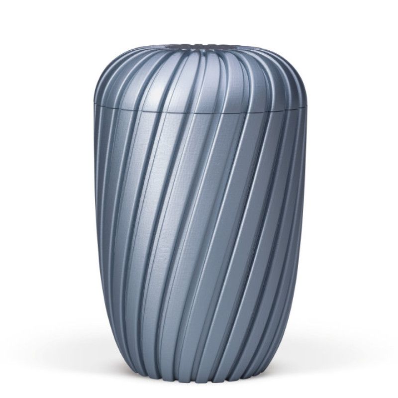 Naturstoffurne in Gletscherblau mit 3D-gedruckter Rillenstruktur, ovaler Form und abnehmbarem Deckel, Gesamtansicht.