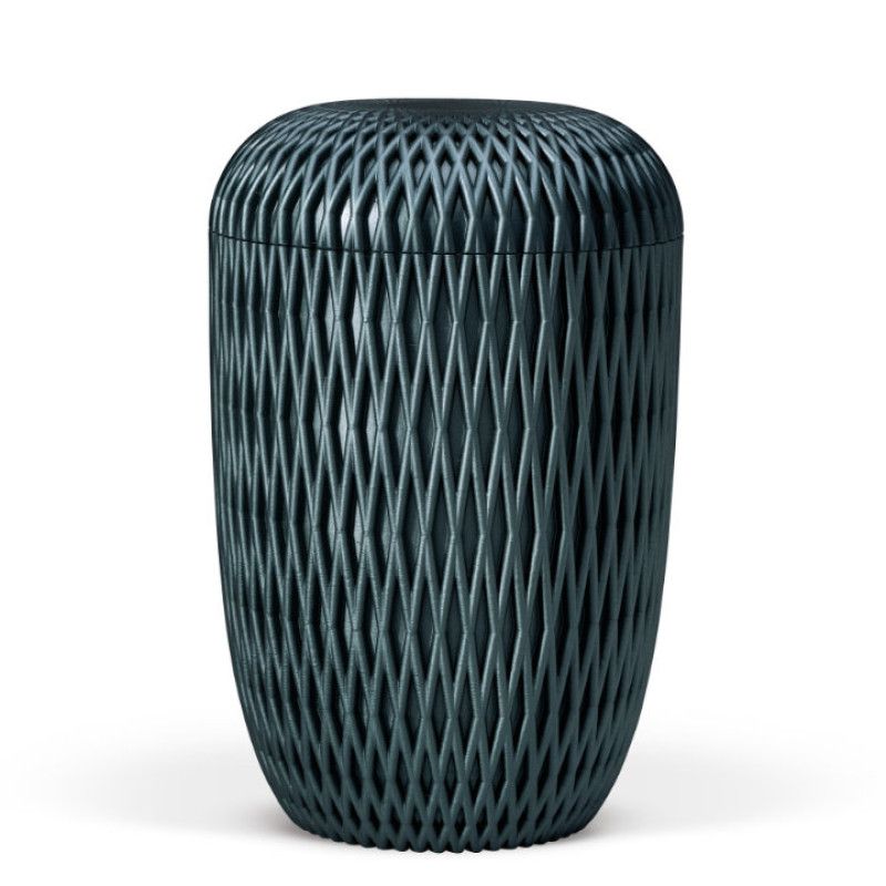 Naturstoffurne in Petrol mit 3D-Druck-Rautenmuster, zylindrische Form und gewölbtem Deckel, Gesamtansicht des Produkts.