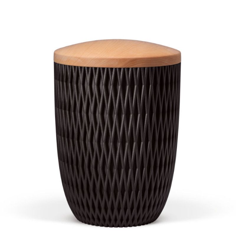 Naturstoffurne in Anthrazit Velours mit 3D-Druck-Rautenstruktur und Holzdeckel aus Linde, in Gesamtansicht.