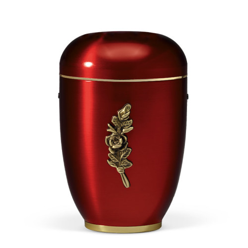 Stahlurne in Weinrot mit glänzender Oberfläche, verziert mit einem goldenen Rosenbund und einem Fuß aus Messing, Gesamtansicht.