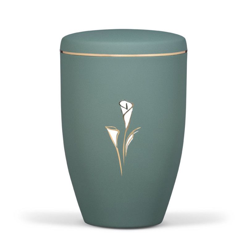 Stahlurne in olivegrünem Velours mit gold-weißer Calla-Blume und goldener Banderole, in Gesamtansicht und mit glatter, runder Form.