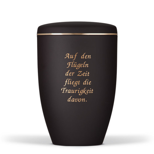 Anthrazitfarbene Stahlurne mit samtiger Oberfläche, goldfarbenem Band und eingraviertem Trauertext in goldener Schrift, Gesamtansicht.