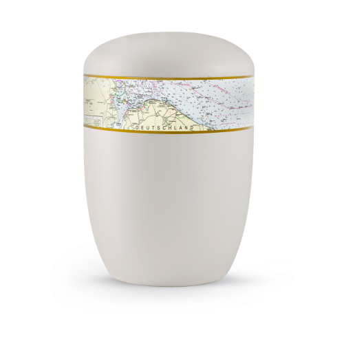 Die Urne in Samton weiß hat eine ovale Form und ist mit einer Seekarte der Kieler Bucht sowie einem goldenen Rand verziert.