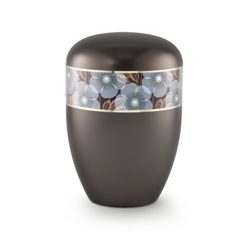 Die Urne der Edition Wave in perlmutt chocolat hat eine runde Form, ist aus einem matten Material gefertigt und zeigt ein Blumen-Dekor mit feinen Kristallen und Goldstreifen.
