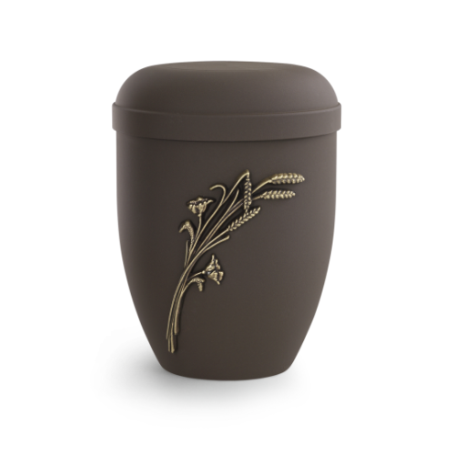 Die Urne aus der Edition Classic in Samtton café hat eine ovale Form, eine matte Oberfläche und ist mit einer goldenen Ährengarbe verziert.