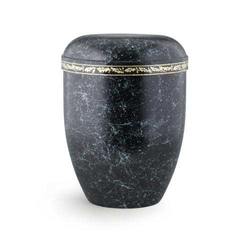 Die Urne aus der Edition Classic ist spritzpatiniert, hat eine ovale Form, eine schwarze Oberfläche mit grünlichen Marmorierungen und ein Eichenlaubzierband in Gold.