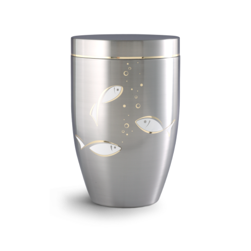 Die Urne aus der Edition Melina ist gebürstet, hat eine ovale Form und zeigt goldene Fische sowie Blasen auf der Oberfläche.