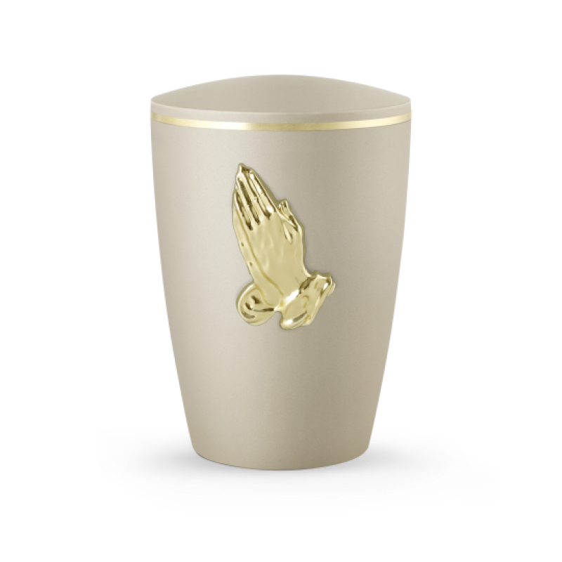 Die Urne der Edition Venezia in champagnerfarbenem Samtton hat eine goldene Verzierung in Form betender Hände und eine schlichte, konische Form.