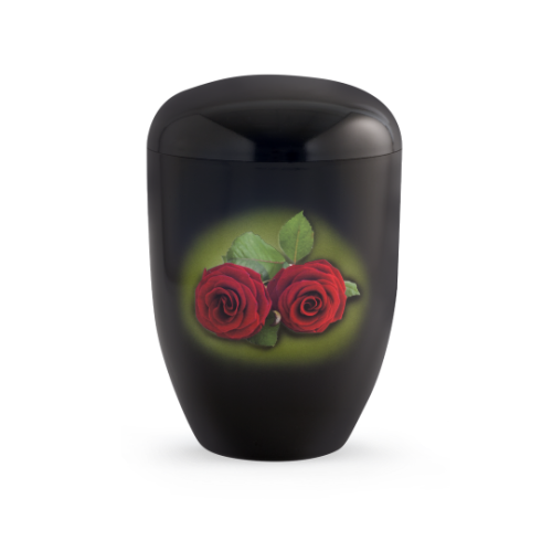 Die schwarze Urne aus Klavierlack zeigt auf der Vorderseite zwei rote Rosen mit grünen Blättern auf einem sanften, hellen Hintergrund.