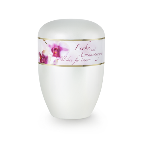Die Urne aus der Edition Poesie ist perlmuttfarben, hat eine ovale Form und ist mit einem Aufkleber mit Orchideenmotiven sowie der Aufschrift „Liebe und Erinnerungen…“ verziert.