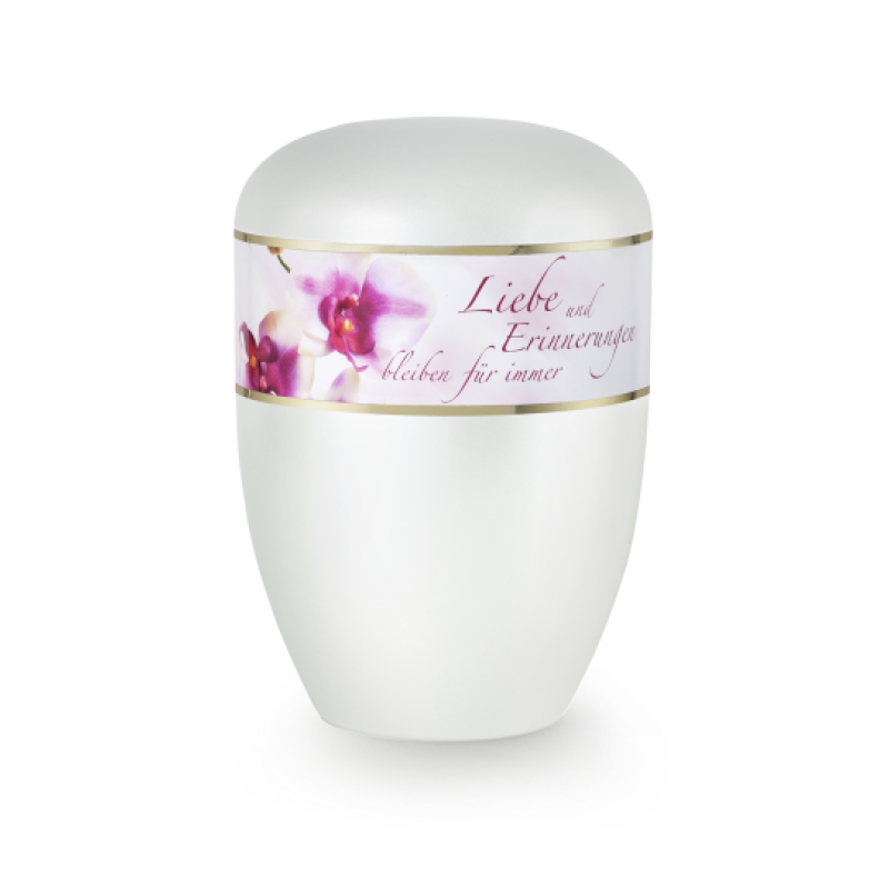 Die Urne aus der Edition Poesie ist perlmuttfarben, hat eine ovale Form und ist mit einem Aufkleber mit Orchideenmotiven sowie der Aufschrift „Liebe und Erinnerungen…“ verziert.