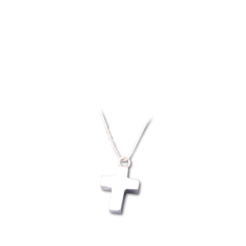Kreuzanhänger aus Sterlingsilber mit einer glatten Oberfläche, an einer feinen Kette, in kleiner Ausführung, Gesamtansicht.