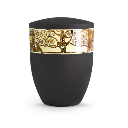 Die schwarze Urne der Edition Arte hat eine ovale Form und ist mit einem umlaufenden, goldenen Motiv eines Lebensbaums verziert.