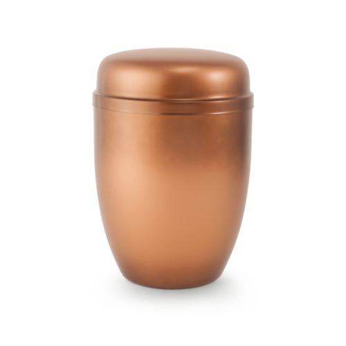 Die Urne aus Stahl in kupfern-rehbraun hat eine ovale Form und eine glatte Oberfläche mit einem leicht glänzenden Deckel, Gesamtansicht.