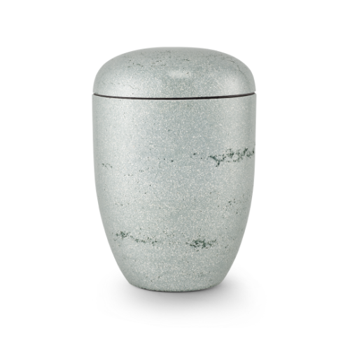 Die Terra-Jura Urne Edition Rocka ist grün, hat eine geschliffene Steinoptik und eine ovale Form mit einem passenden Deckel, sichtbar in Gesamtansicht.