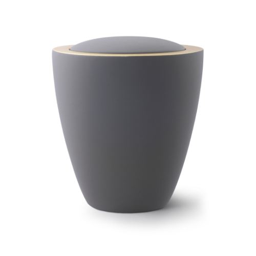 Die Urne aus der Edition Colour Line ist in graphitfarbenem Samton gehalten, hat eine schlichte, konische Form und einen goldfarbenen Rand am Deckel.