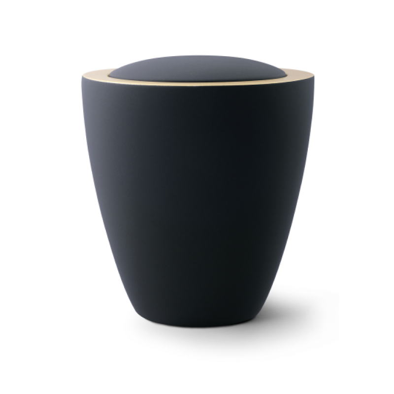 Die Urne der Edition Colour Line ist aus tiefschwarzer Keramik gefertigt und hat einen goldfarbenen Rand am Deckel, in einer Gesamtansicht dargestellt.