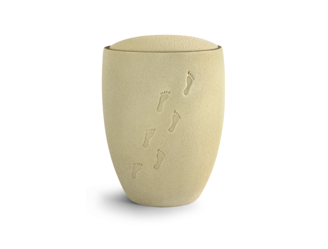 Edition Remember Me, Sandoberfläche, Fußspuren im Sand vertieft, Keramik