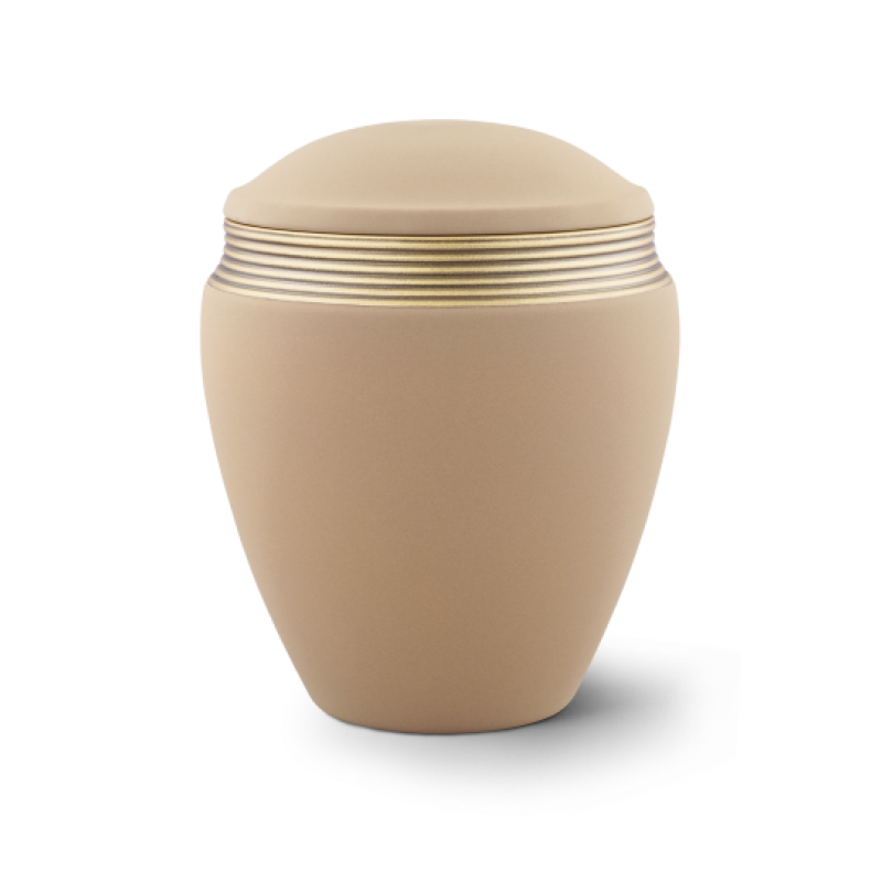 Die Urne aus der Edition Colour Line in Samton sand ist handbemalt mit einem Dekor in altgold, aus Keramik und hat eine ovale Form mit einem geschlossenen Deckel.