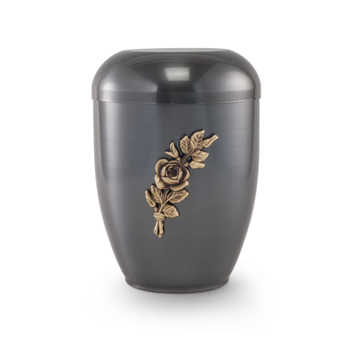 Die Urne aus dunkel gefärbtem Kupfer hat eine ovale Form und ist mit einem goldfarbenen Rosenzweig aus Messing verziert, sichtbar in Gesamtansicht.