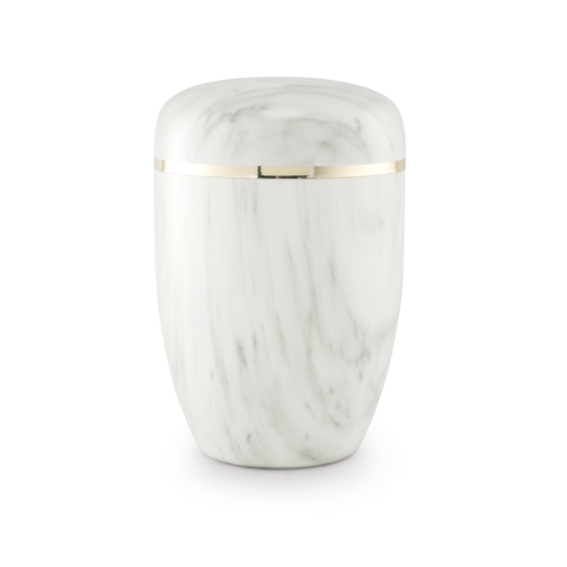 Die Urne aus Stahl ist Carrara-weiß marmoriert, hat eine ovale Form und ist mit einem goldenen Streifen verziert; es handelt sich um eine Gesamtansicht.