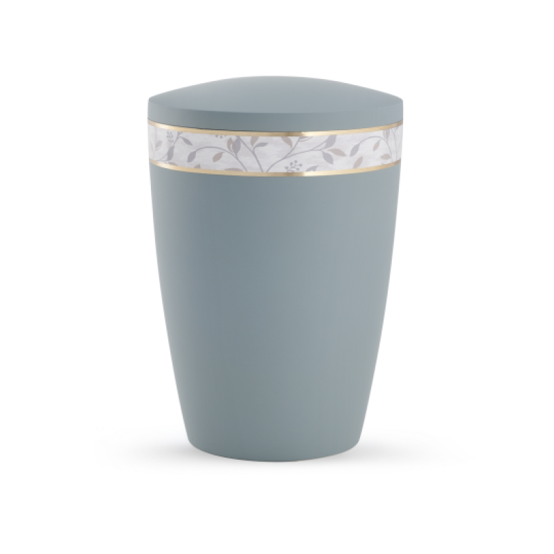 Die grau lackierte Urne aus der Edition Pastell hat eine Soft-Touch-Oberfläche, eine runde Form und ist mit einem Blattmuster sowie einem goldenen Streifen verziert.