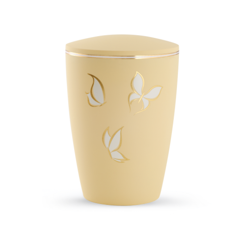 Die Urne aus der Edition Pastell hat eine gelborange Soft-Touch-Oberfläche, ist mit Schmetterlingen verziert und hat eine geschwungene Form mit einem goldenen Rand.