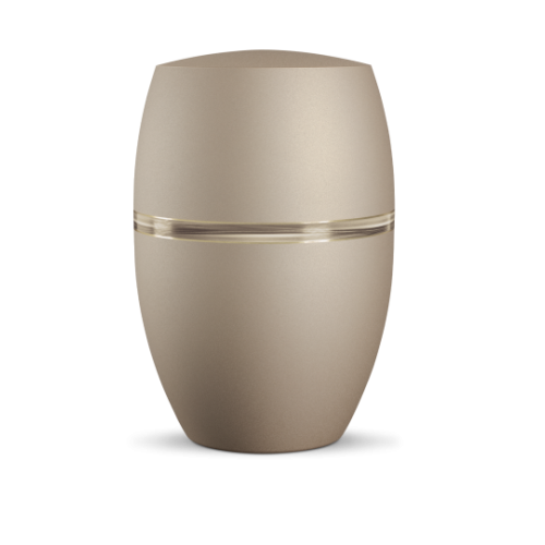 Die Urne Infinity Sorrento in velvet Champagner hat eine ovale Form mit Wellendekor und einer goldenen Linie, die den oberen und unteren Teil trennt.