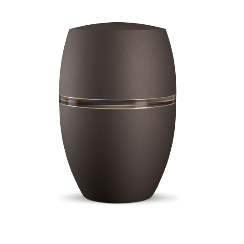 Eine braune Urne aus mattem Material mit Wellendekor und einem schmalen, glänzenden Band in der Mitte, in ovaler Form und Gesamtansicht.