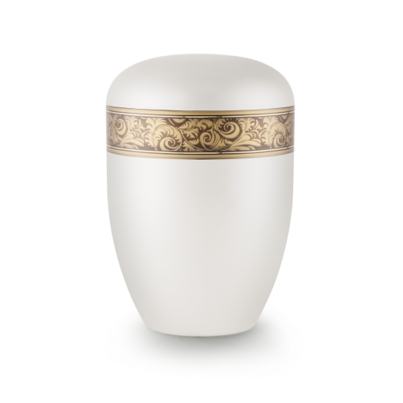 Die Urne aus der Edition Antiqua ist perlmuttfarben, hat eine ovale Form und ist mit einem goldfarbenen, dekorativen Band mit floralem Muster verziert.