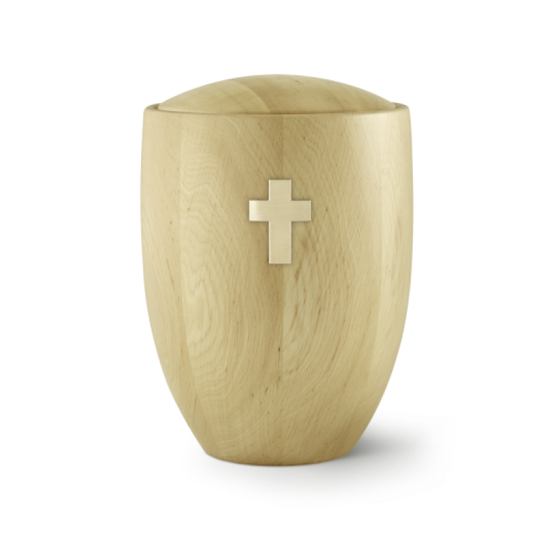 Die Urne aus Erlenholz hat eine natürliche Holzfarbe, eine ovale Form und ist mit einem gebürsteten Messingkreuz auf der Vorderseite versehen.