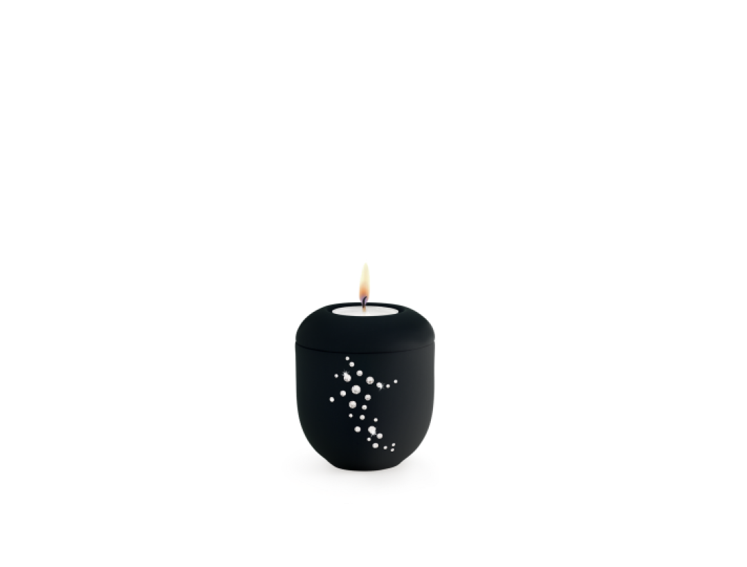 Edition Karat, Samtton tiefschwarz - Gedenklicht, Schweif aus Kristallen