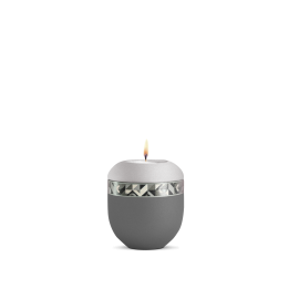 Gedenklicht, Infinity Artista, velvet Steingrau/Silbergrau, geometrisches Dekor